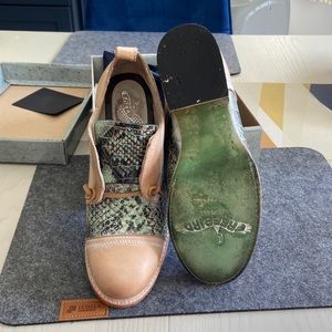 Freebird Mabel size 8 turquoise multi